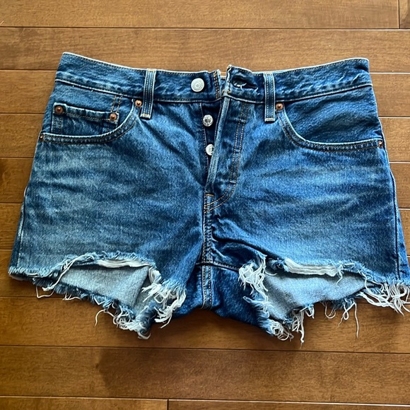 Levi’s 501 Shorts - Picture 1 of 5